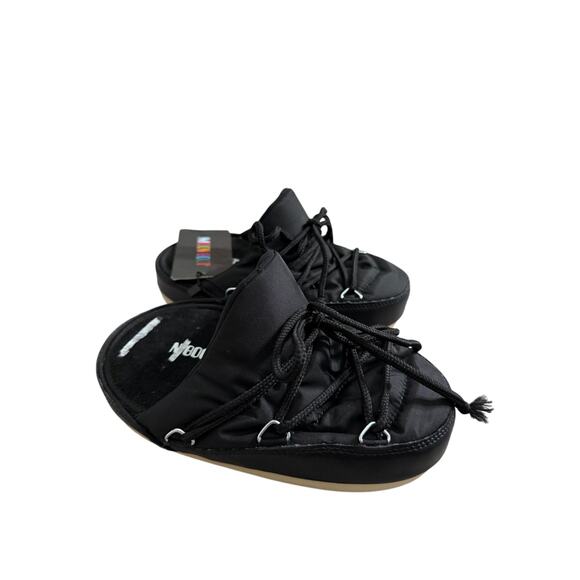 Moon Boot Black Nylon Mules EVX
CHF 140 Size 3.5US Big Girl NEW - Picture 2 of 8